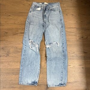 Universal Thread 90s Baggy light Blue Distressed Jeans